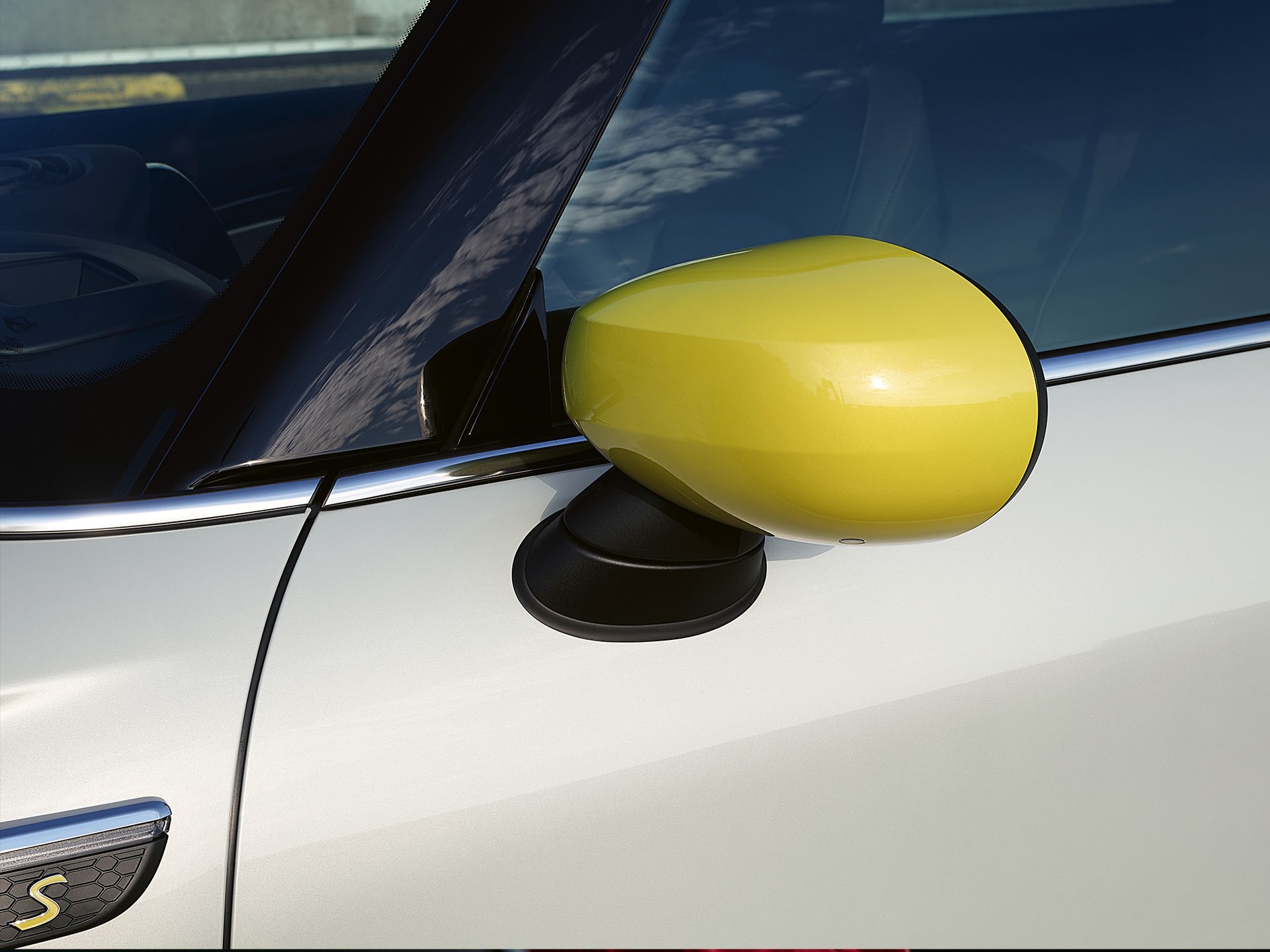 MINI 3 vrataCooper SE – energetic yellow – boje